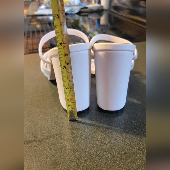 White heels - Picture 3 of 4